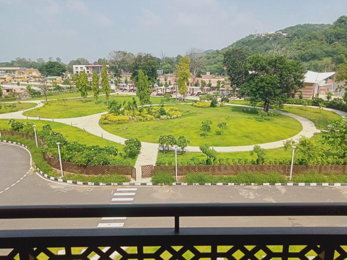 Ramada Encore By Wyndham Statue Of Unity Kevadia Exteriör bild